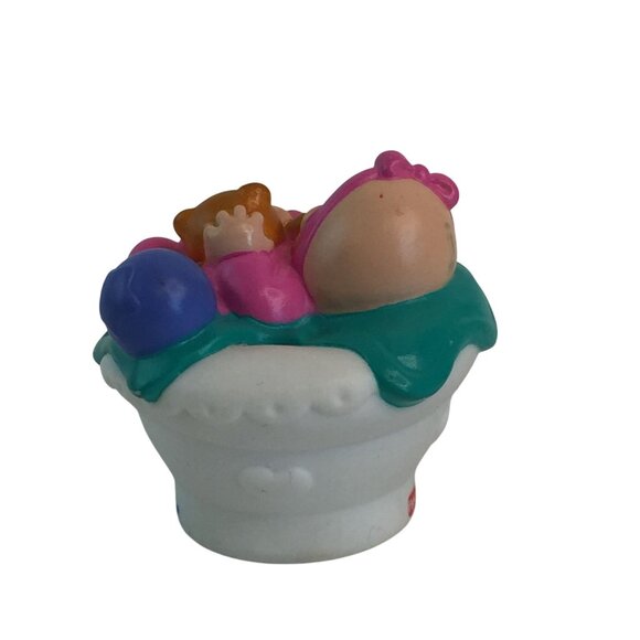 Fisher Price Little People Baby Girl In White & Green Baskets Teddy Bear - Picture 9 of 11